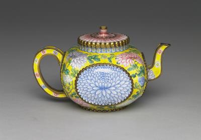 图片[3]-Copper square teapot with chrysanthemum decoration in painted enamels, Qing dynasty, Kangxi reign (1662-1722)-China Archive